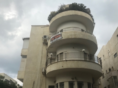  A vendre un appartement style Bauhaus au centre de Tel-Aviv. Le prix de ce bien est très élevé (photo : KHC)