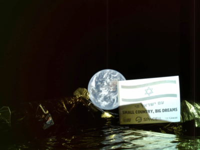 Pendant son voyage vers la lune, Bereshit a pris ce selfie avec la terre en arrière-plan (photo : Presse SpaceIL)