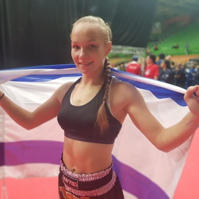 Yulia Sachkov a remporté pour Israël la médaille d’or en kickboxing 