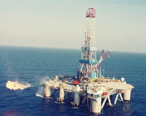Plateforme pour l’exploitation gazière en Méditerranée (photo : Wikimedia Commons/רן ארדה - אורי כפיר).