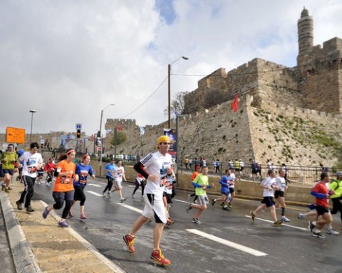 Course autour des murailles de la vieille ville (photo :Twitter @TuttleSinger)