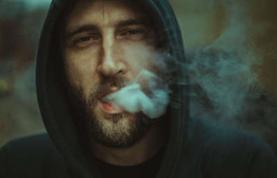 En Israël, ce sont principalement les hommes qui fument (photo : pexels.com).