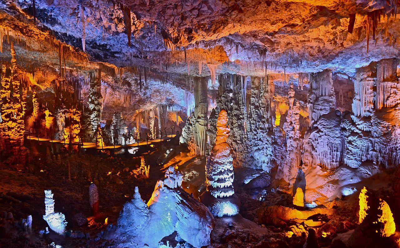 On ignore encore si la grotte de Rosh Ha’ayin est aussi spectaculaire que la grotte Avshalom près de Jérusalem (photo : יגאל דקל/Wikimedia Commons)