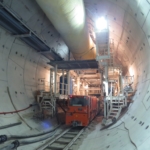 Construction d’un des tunnels pour la nouvelle ligne ferroviaire (photo : he.wikipedia)