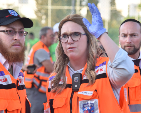 Miriam Ballin et son équipe en pleine action (photo : Presse United Hatzalah).