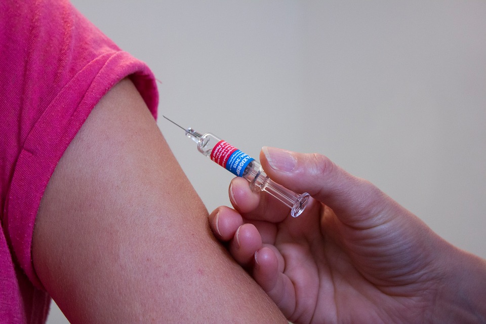 La vaccination : pour les uns une bénédiction, pour les autres l’oeuvre du diable (photo : Pixabay)