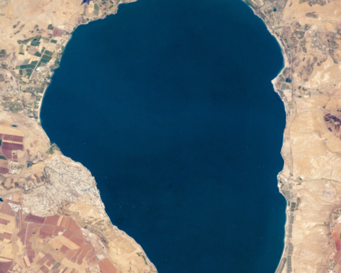 Photo satellite du lac de Tibériade (photo : NASA Earth Observatory).
