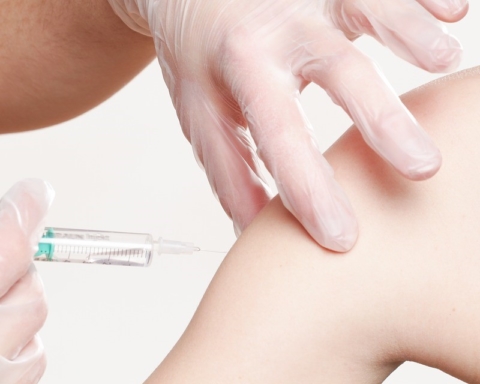 La vaccination : pour les uns, une petite piqûre qui peut sauver la vie – pour les autres, l’oeuvre du diable (photo : Pixabay)