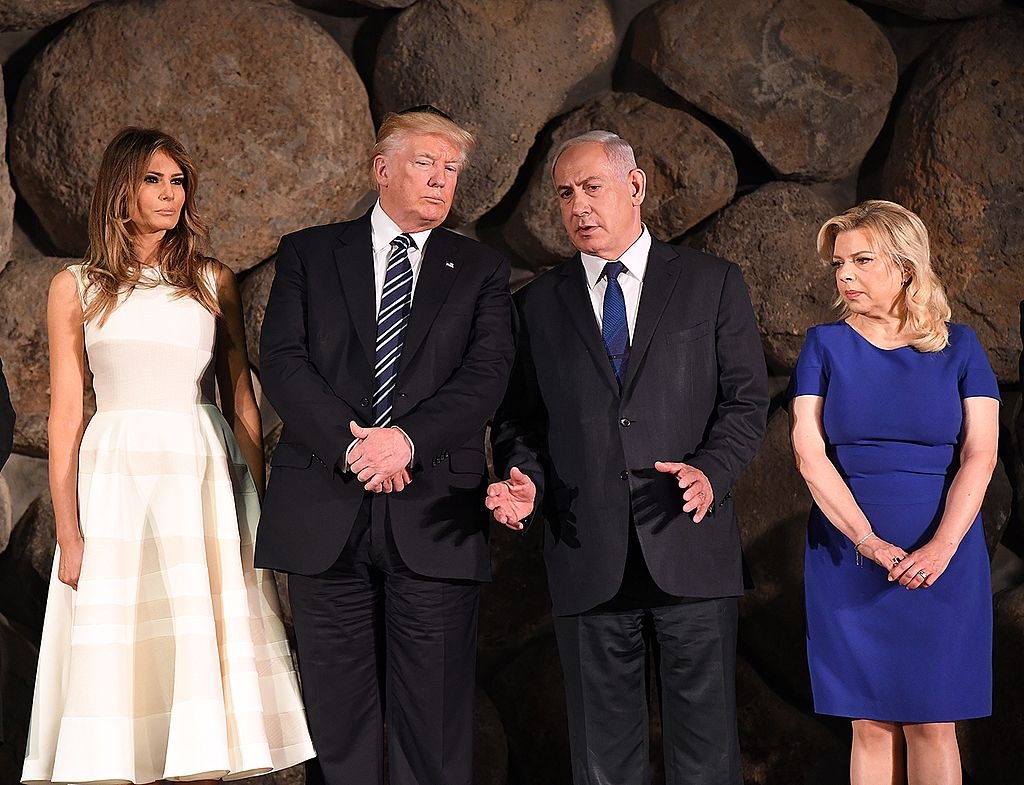 Les Netanyahu avec les Trump à Yad Vashem en 2017 (photo : ambassade américaine, Tel-Aviv)