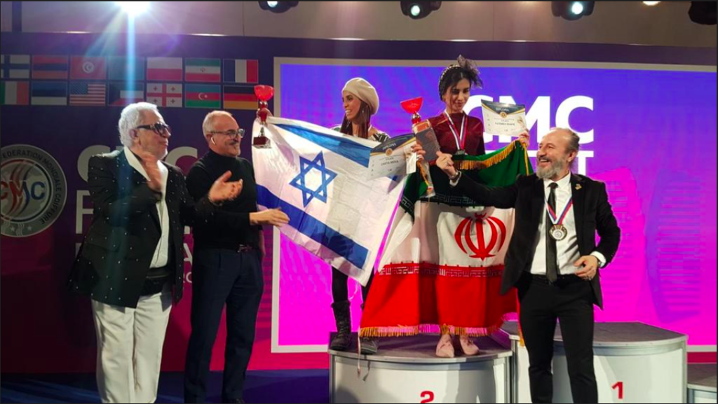 ne telle photo reste une véritable sensation : des stylistes israéliens et iraniens célébrant ensemble leur victoire lors d’un concours en Russie (photo : Organisation israélienne de stylistes capillaires)