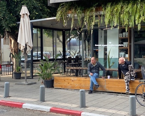 Restaurant fermé sur la rue Dizengoff à Tel-Aviv (photo : KHC).