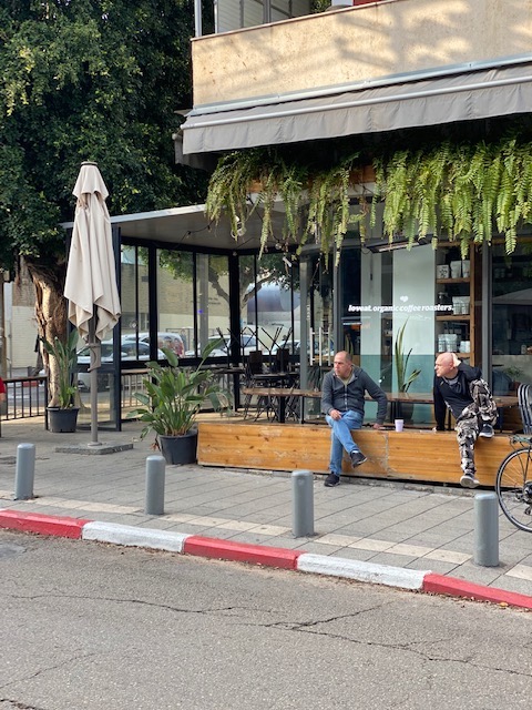 Restaurant fermé sur la rue Dizengoff à Tel-Aviv (photo : KHC).