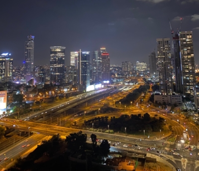 Soirée plutôt calme sur le périphérique de Tel-Aviv (photo : KHC).