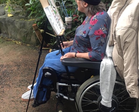 Malgré ou peut-être grâce au sévère coup du sort qu'elle a subi, Bracha Fischel peint de superbes tableaux (photo: privé)
