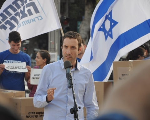 Le ministre israélien du Travail et des affaires sociales est très préoccupé par les coupes budgétaires dues aux prochaines élections (photo : Itzik Shmuli)