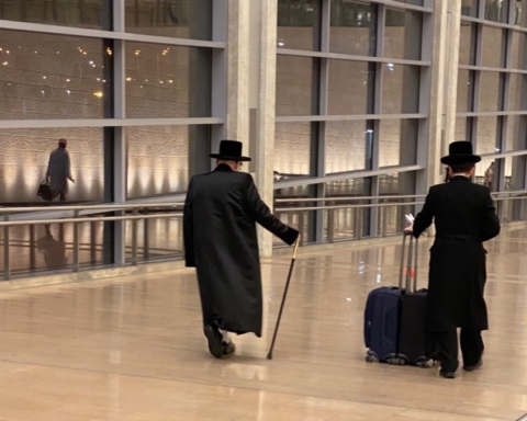 Arrivée à l’aéroport désert de Tel-Aviv (photo :  KHC).