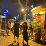 Après un an de pandémie, la vie à Tel-Aviv retrouve son cours normal. L’obligation de port du masque à l’extérieur a été abolie (photo : KHC)