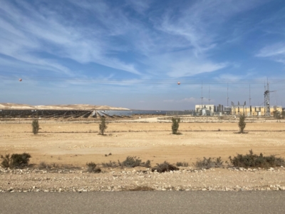  Installation solaire dans le désert du Néguev. Une seconde installation dans la même région va prochainement s’y ajouter (photo : KHC)