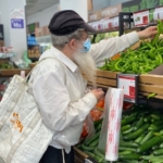 Pour de nombreuses familles israéliennes pauvres, acheter des légumes verts et des fruits est un luxe (photo : KHC)
