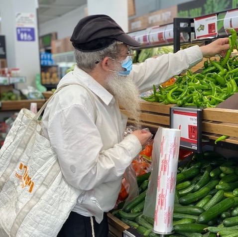 Pour de nombreuses familles israéliennes pauvres, acheter des légumes verts et des fruits est un luxe (photo : KHC)