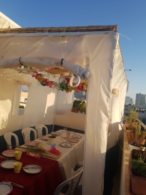 Soucca sur une terrasse à Tel-Aviv (photo : KHC)