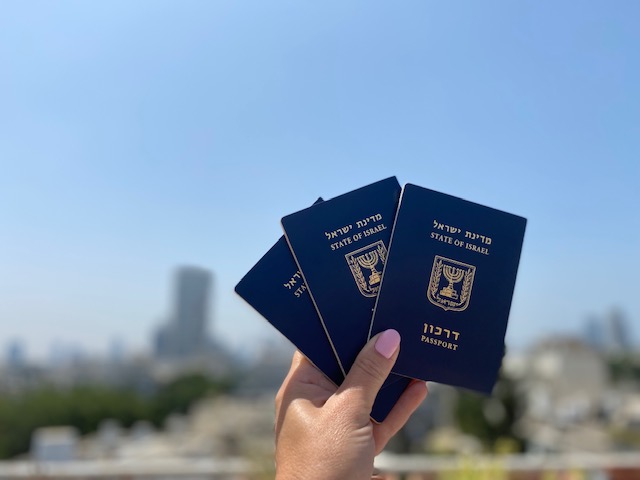 poser d’un nouveau passeport est un précieux atout à l’heure actuelle (photo : KHC)